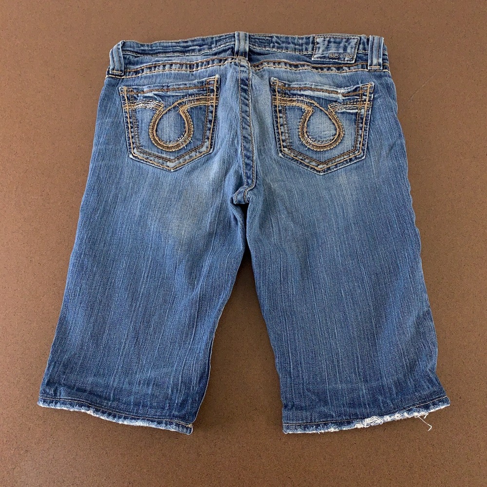 Big Star Women's 28 Medium Wash Distressed Denim Maddie Mid Rise Bermuda Shorts
